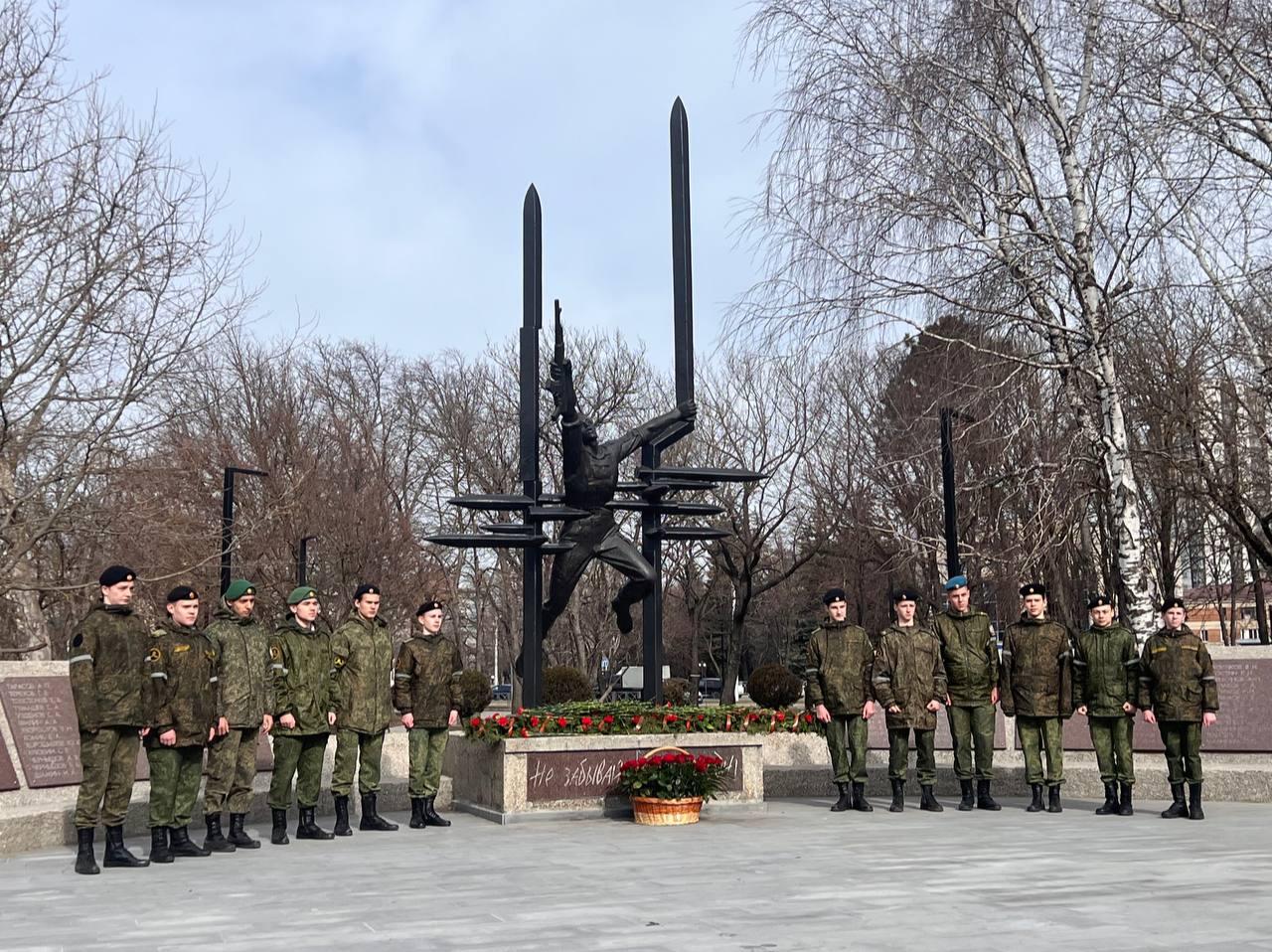 В городском этапе футбольного турнира памяти Героя России Владислава Духина поучаствуют команды 40 школ.