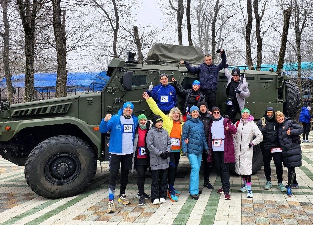 Более 300 любителей спорта объединил спортивный «ZOV предков» в Ставрополе 5 марта 2024.