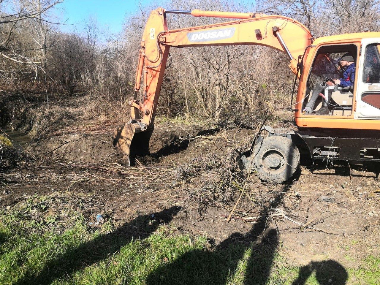 На улице Пригородной в Ставрополе начали строительство дождевой канализации.