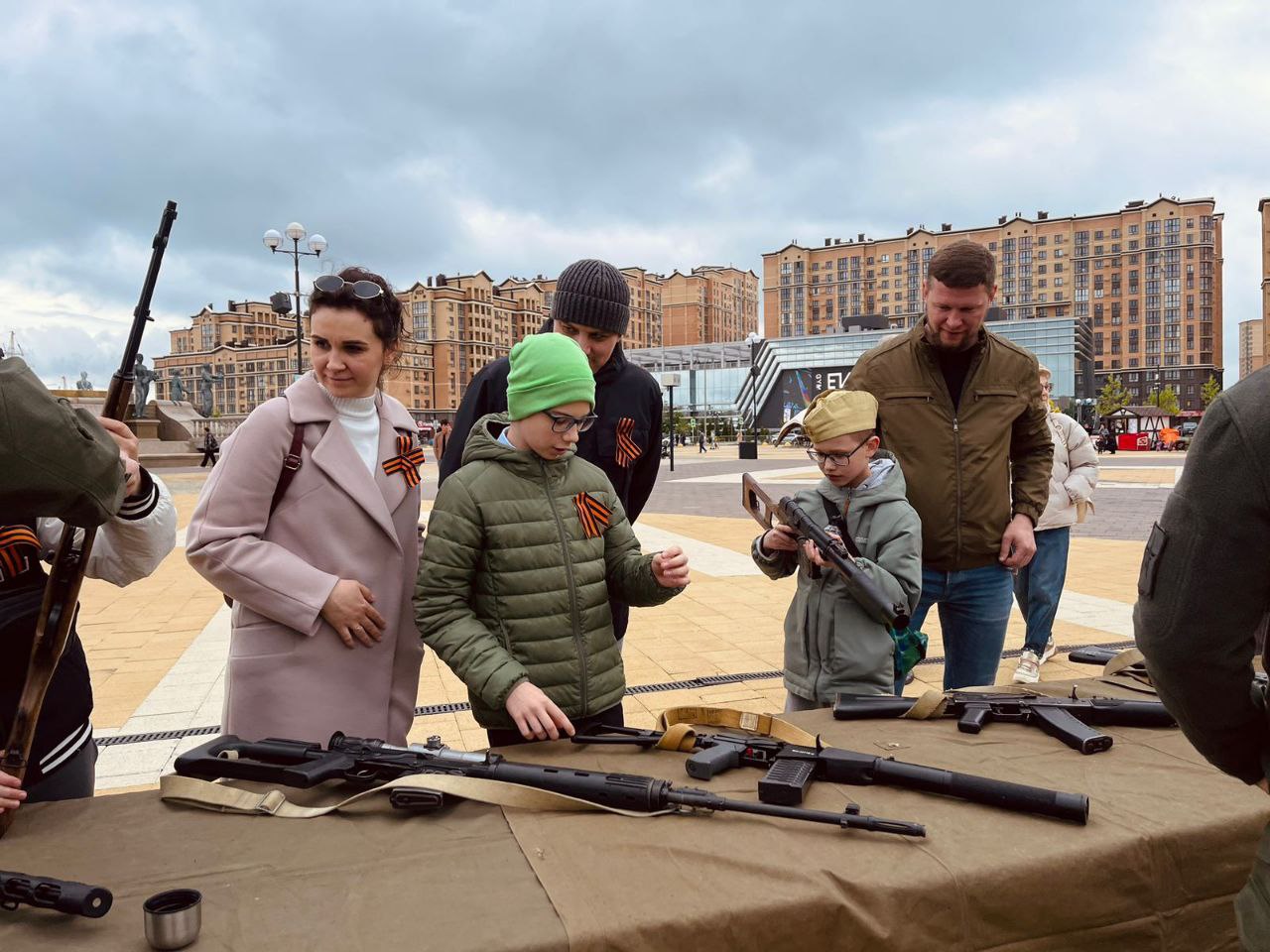 Десятки праздничных мероприятий проходят в Ставрополе в День Победы.