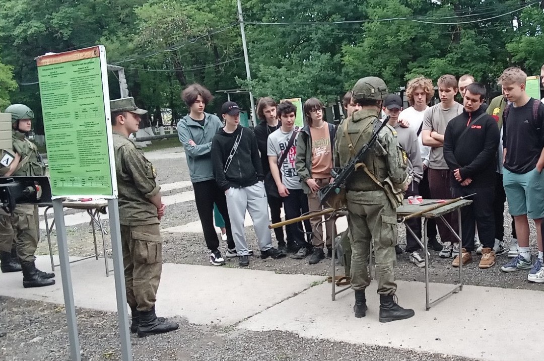 Более тысячи десятиклассников Ставрополя поучаствовали в сборах допризывной подготовки.