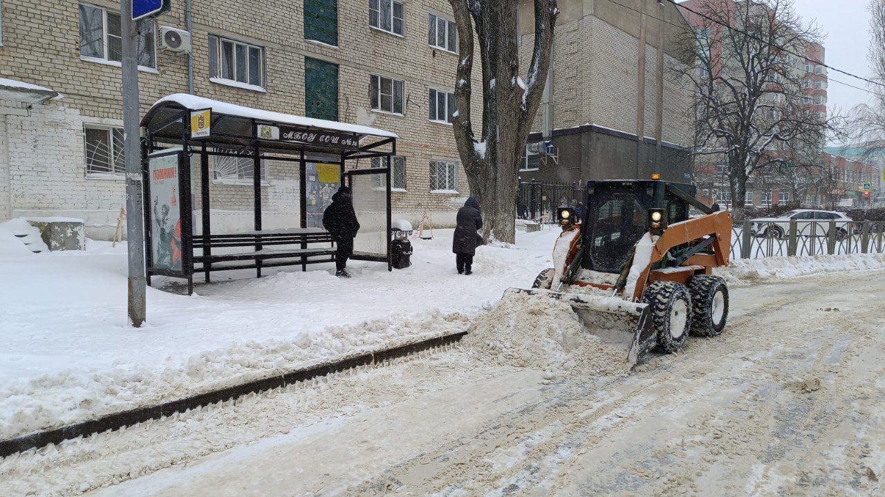 На дорогах Ставрополя работает около сотни единиц коммунальной техники.