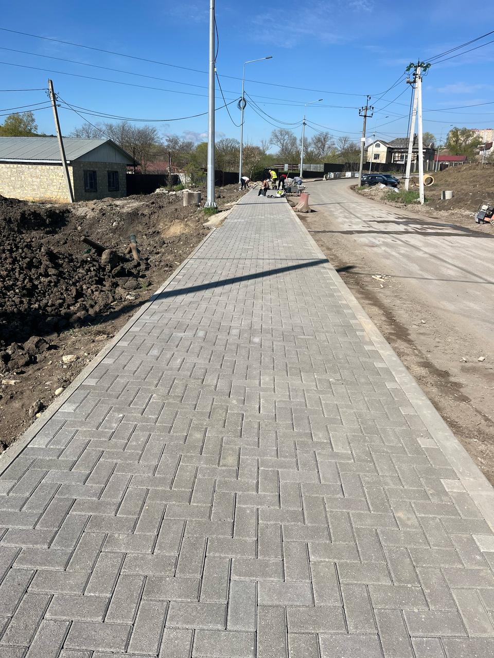 В Ставрополе продолжается обустройство дополнительной полосы по улице Чапаева.