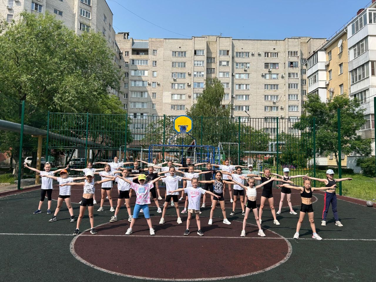 85 тренеров и вожатых на 81 открытой площадке обеспечивают летний досуг детям Ставрополя.