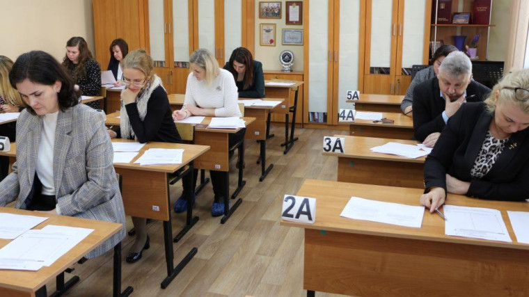В Ставрополе около 40 родителей будущих выпускников сдадут пробный ЕГЭ по математике базового уровня. В Ставрополе около 40 родителей будущих выпускников сдадут пробный ЕГЭ по математике базового уровня.